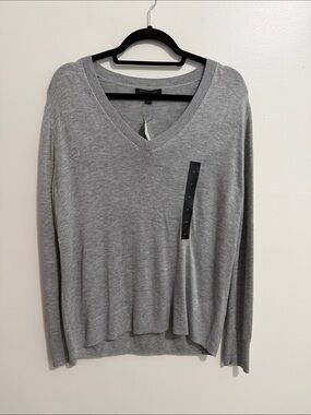 NWT Banana Republic Gray Sliver V-Neck Sweater Womens Medium